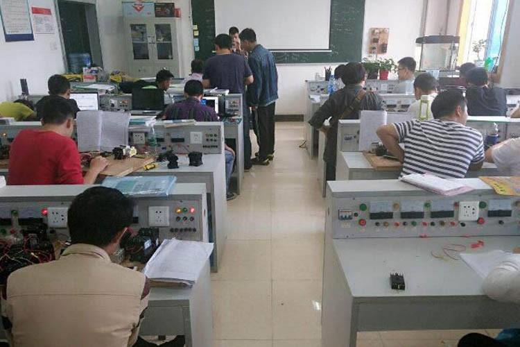 电工培训学校强调施工现场照明应采用高光效、长寿命的照明光源